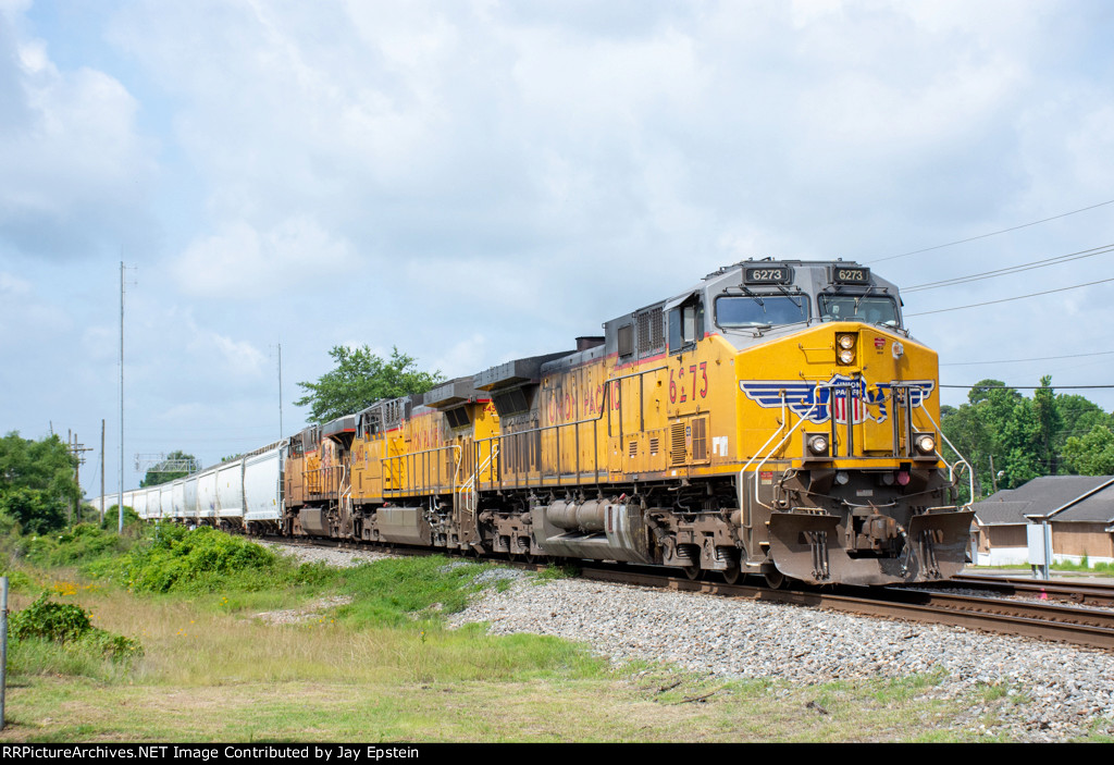 A eastbound freight approaches 14th Street 